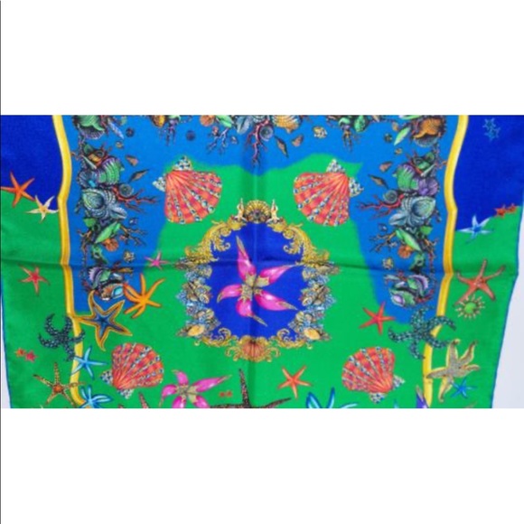 VERSACE TRESOR DE LA MER PRINT SILK SCARF SIZE OS - Picture 8 of 12